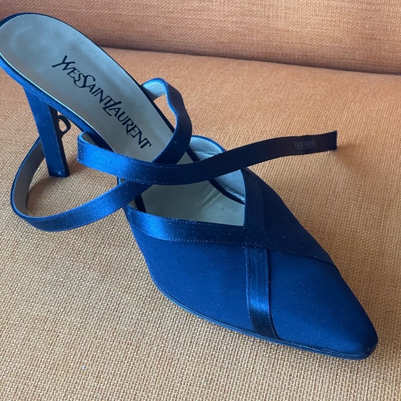 YVES SAINT LAURENT NAVY HEELS💝HP - Picture 3 of 10